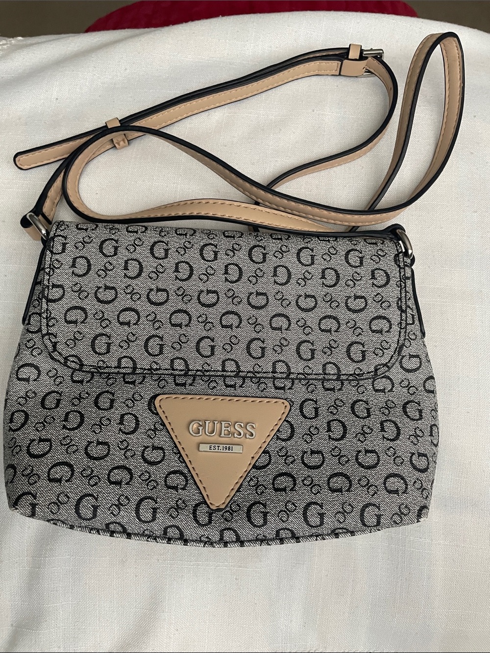 GUESS Beige & Black Logo Crossbody Bag with Triangle Logo Plaque NWOT
